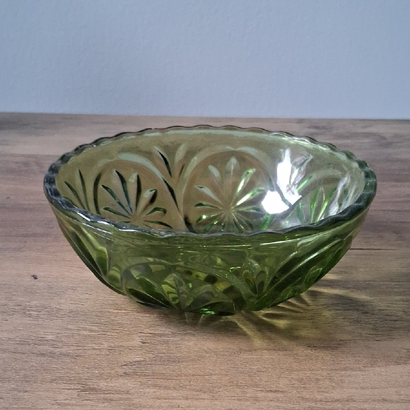 Green Glass Decorative Bowl - Picture 1 of 1